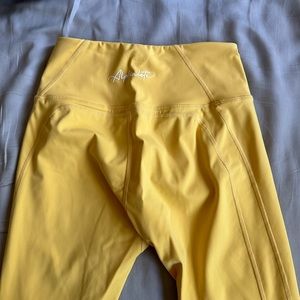 NWOT Alphalete yellow leggings size medium